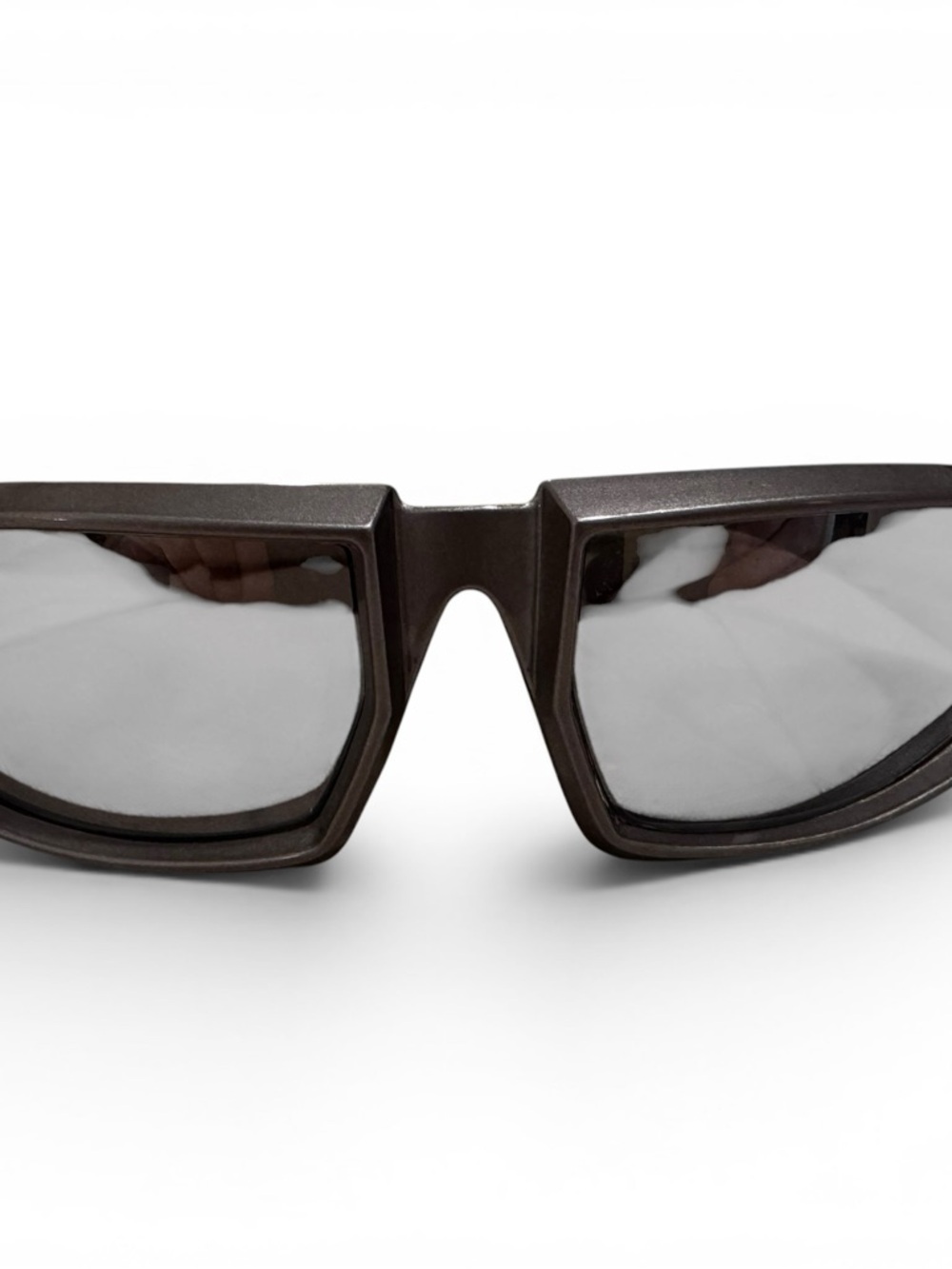 Stylish Rectangular Brown Sunglasses with Gray Lenses